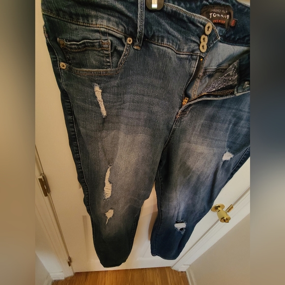 Torrid Size 26 3 button distressed faded denim jeans - Picture 6 of 8